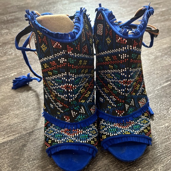 ShoeDazzle Blue Embroidered Open Toe Fringe Tassel Heels Size 9.5 US - Picture 1 of 10